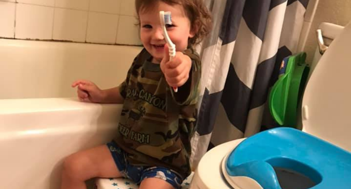 Fully toilet trailed at 2.5 by 17 year old Mum in secret