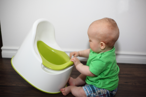 Clever easy environmental solutions to diaper your newborn